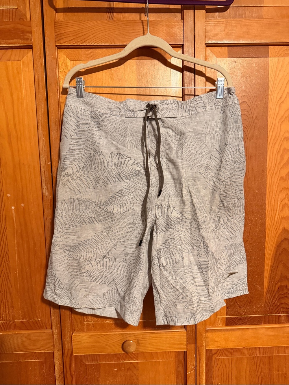 Speedo Light Gray Fern-Print Board Shorts